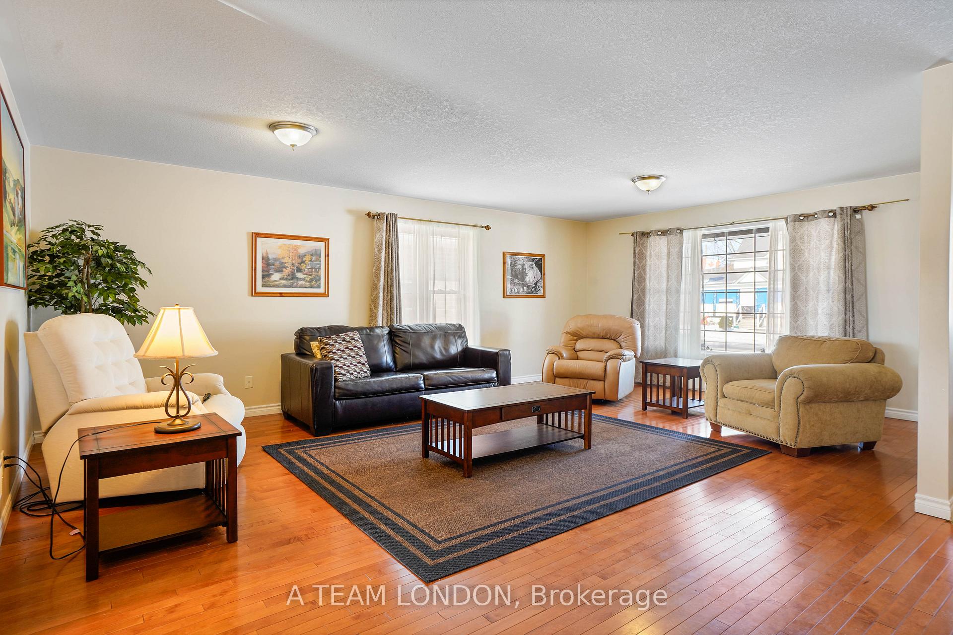 Photo 7 of 244 Sydenham Street E, Aylmer — HOMEH