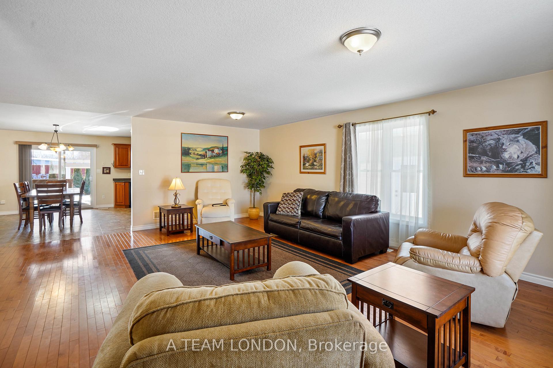 Photo 8 of 244 Sydenham Street E, Aylmer — HOMEH