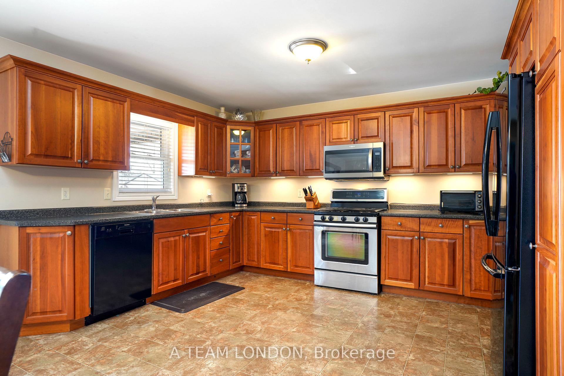 Photo 12 of 244 Sydenham Street E, Aylmer — HOMEH
