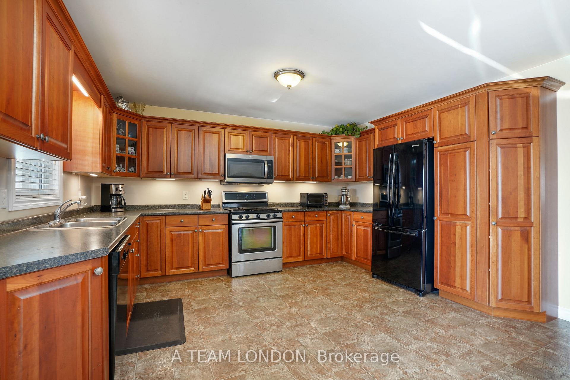 Photo 13 of 244 Sydenham Street E, Aylmer — HOMEH