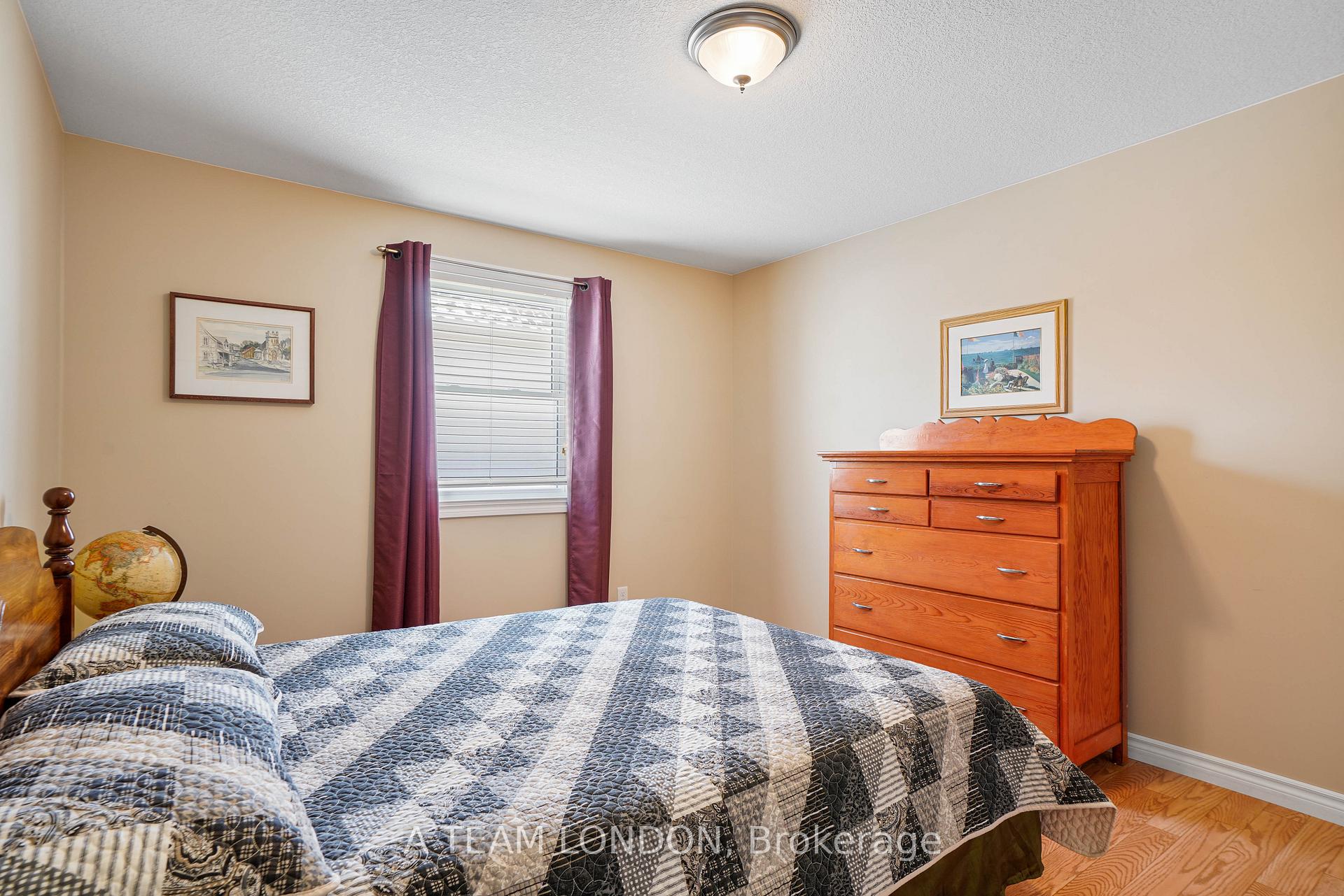Photo 19 of 244 Sydenham Street E, Aylmer — HOMEH