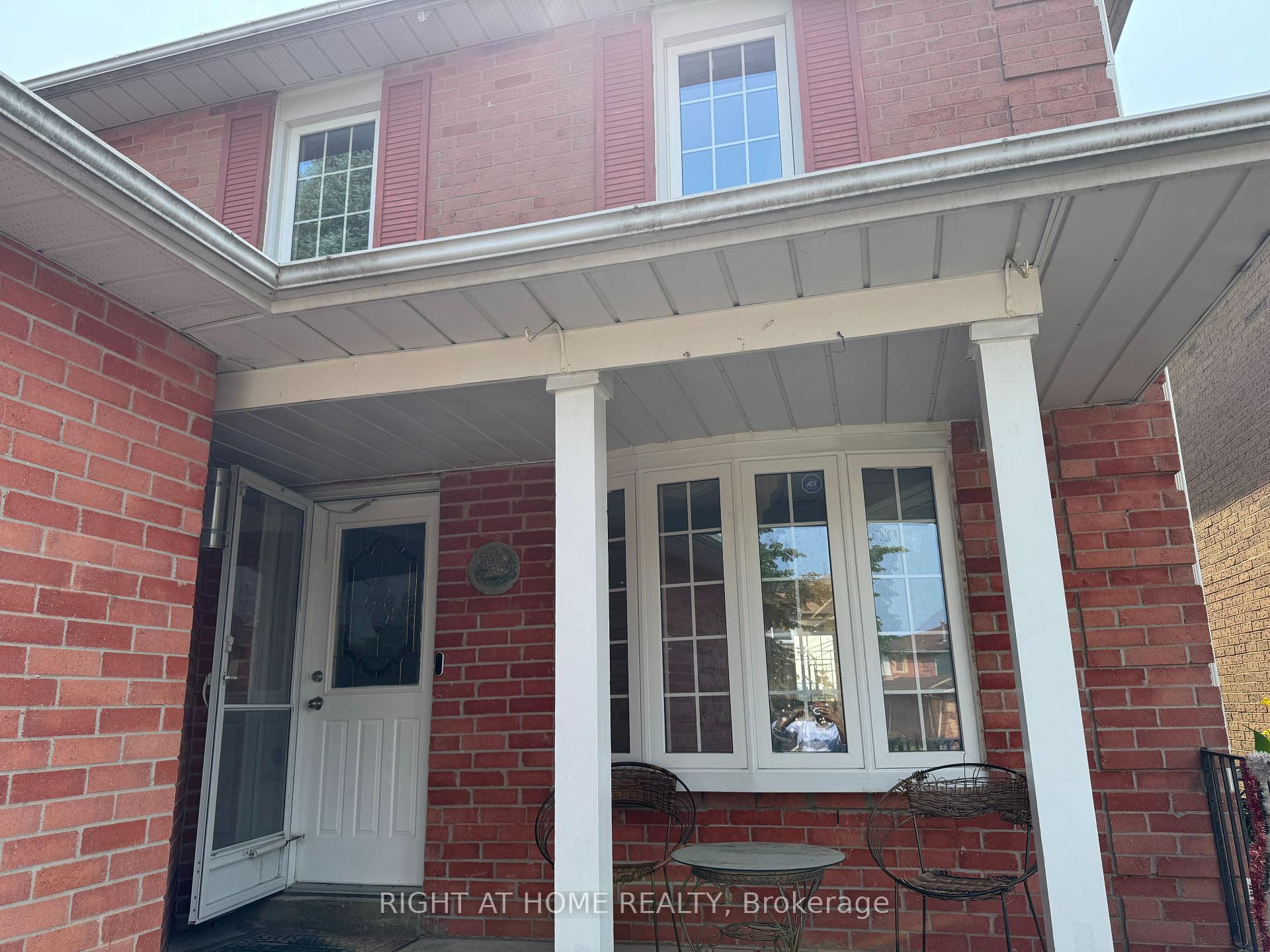 Photo 2 of 42 Cornwall Drive, Ajax, Central — HOMEH