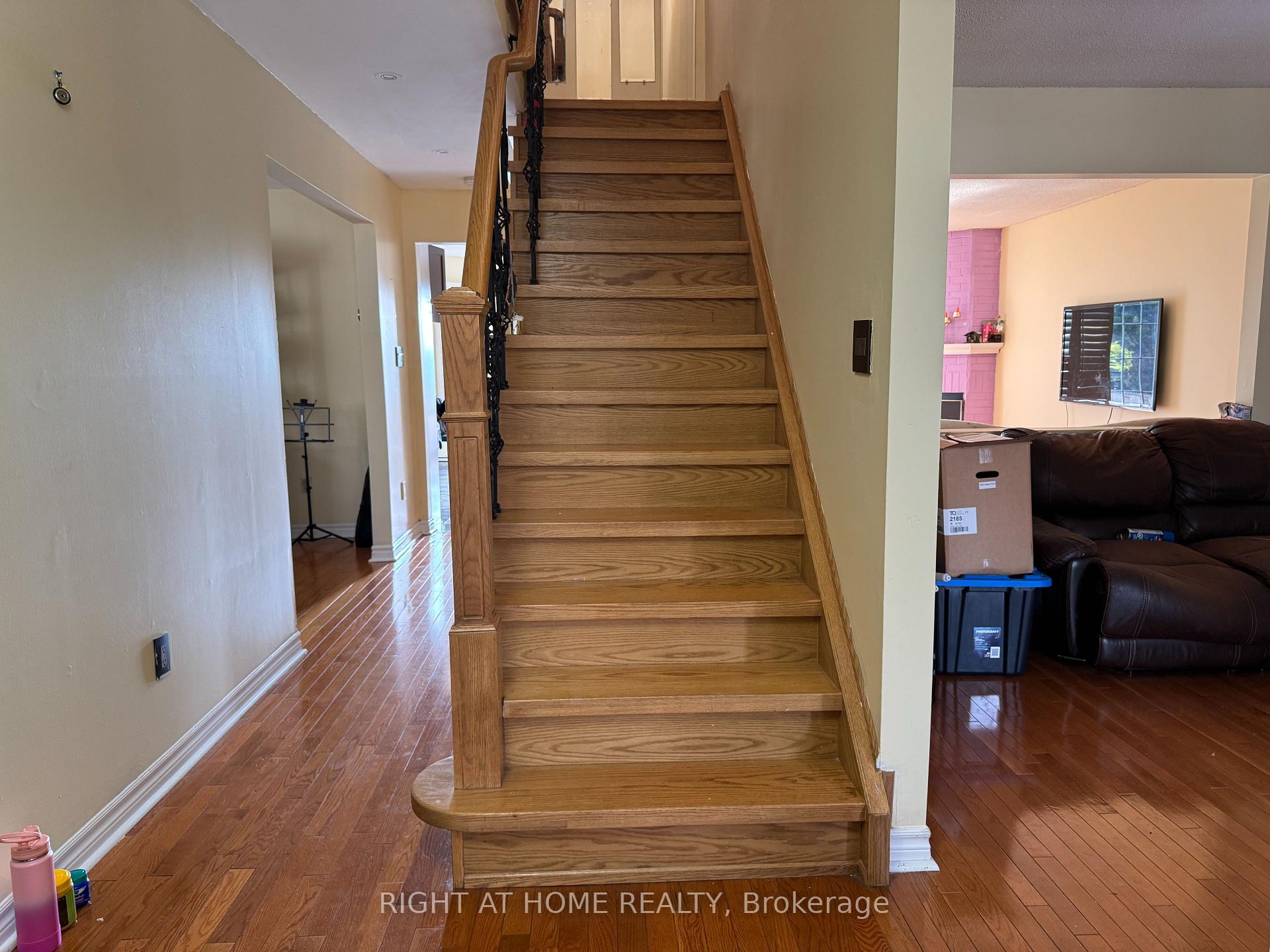 Photo 7 of 42 Cornwall Drive, Ajax, Central — HOMEH