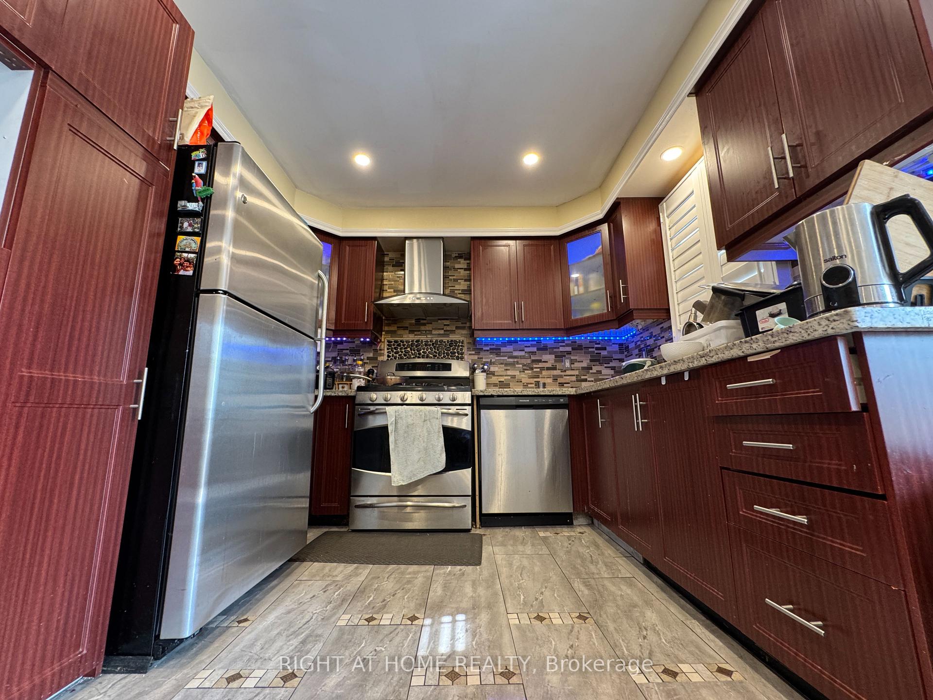 Photo 5 of 42 Cornwall Drive, Ajax, Central — HOMEH