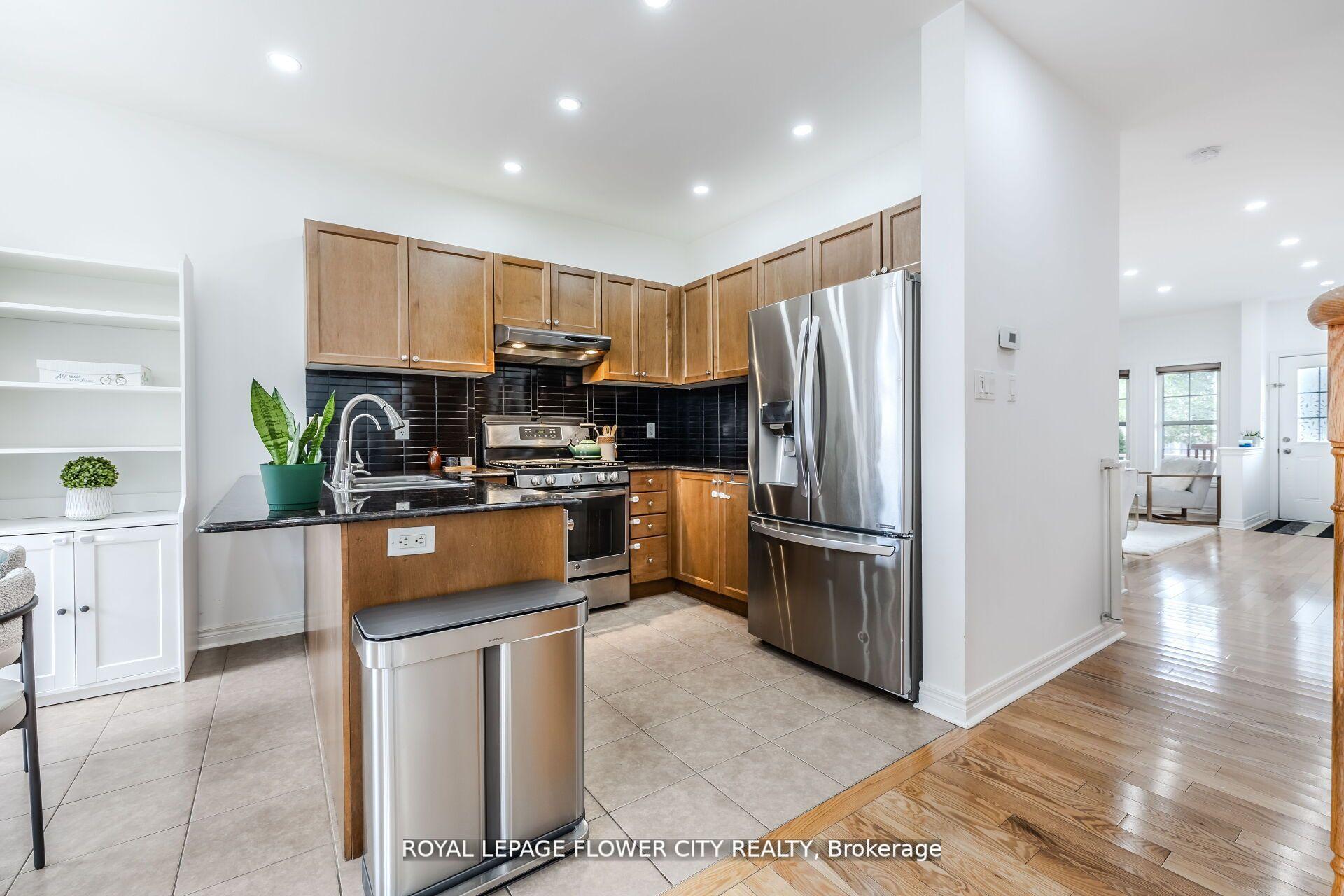 Photo 12 of 79 Mander Place N, Milton, Scott — HOMEH