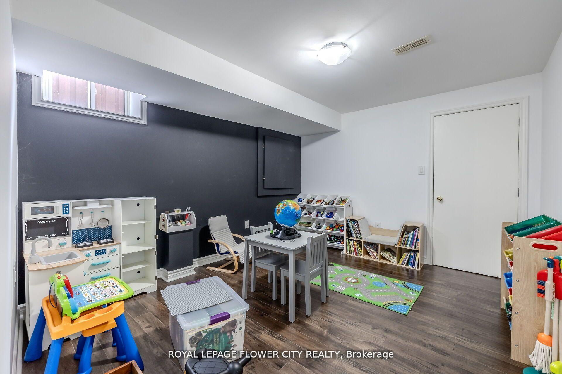 Photo 38 of 79 Mander Place N, Milton, Scott — HOMEH