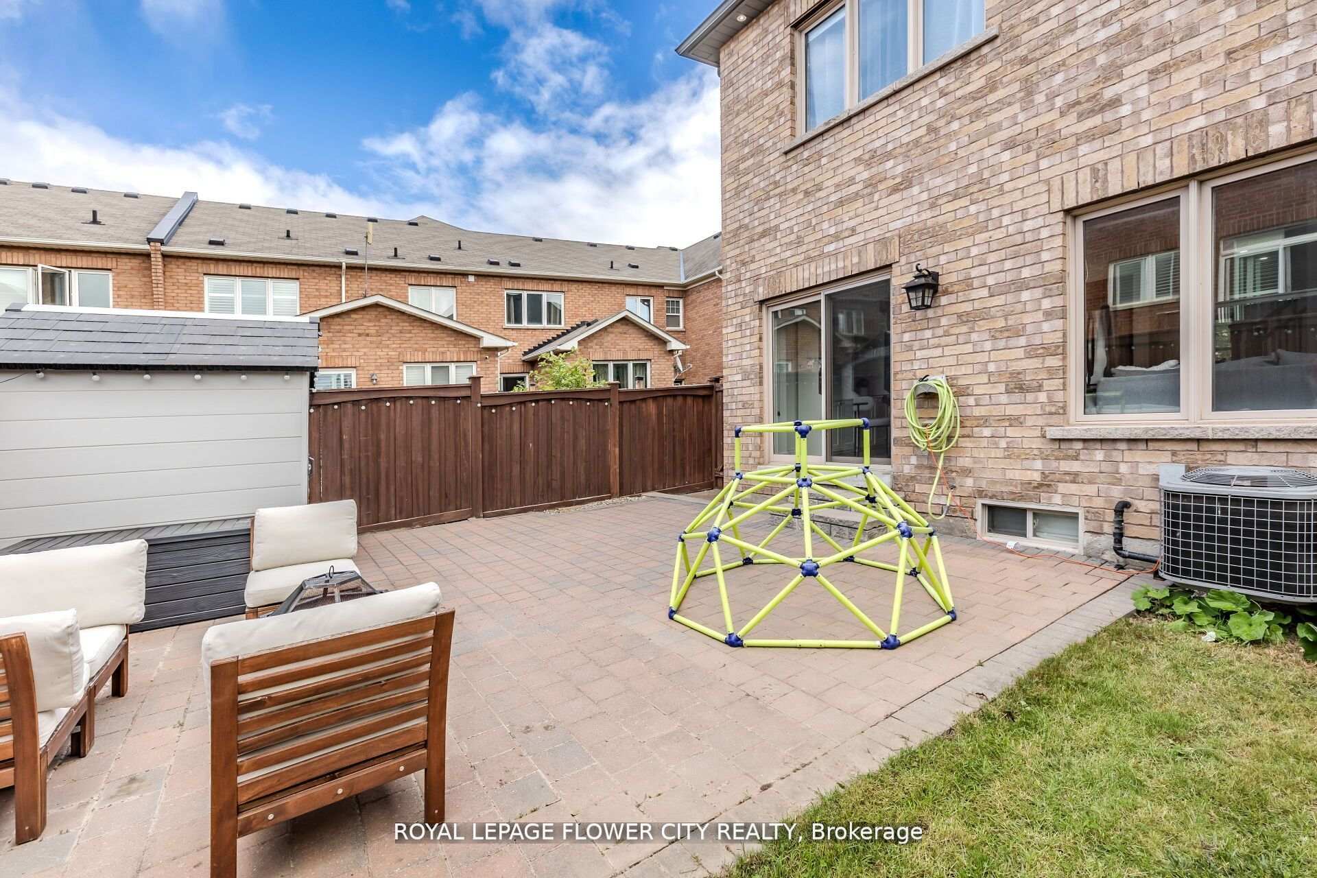 Photo 39 of 79 Mander Place N, Milton, Scott — HOMEH