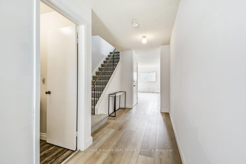Photo 4 of 581 College Avenue W, Guelph, Dovercliffe Park/Old University — HOMEH