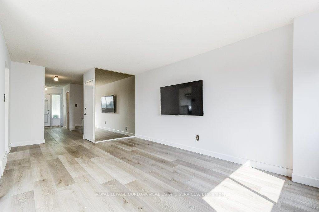 Photo 9 of 581 College Avenue W, Guelph, Dovercliffe Park/Old University — HOMEH