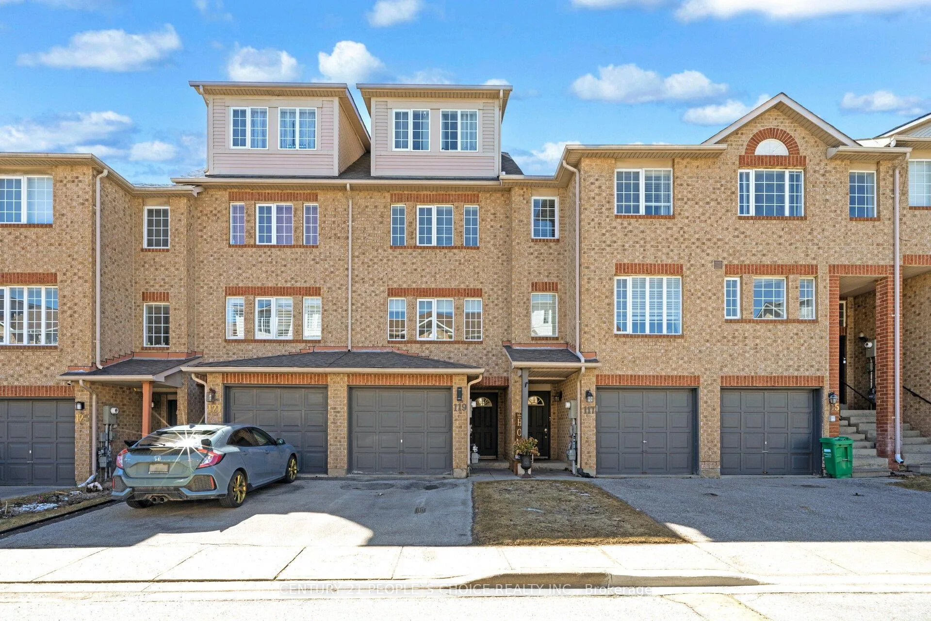 Front of 119 Spadina Road