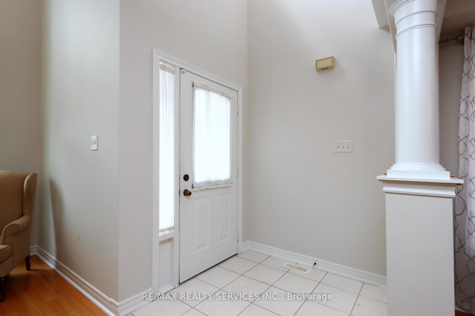 Photo 26 of 28 Hoile Drive, Ajax, South East — HOMEH