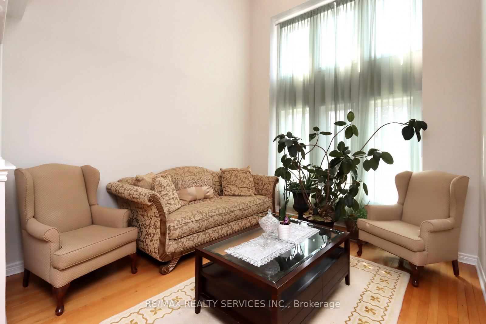 Photo 4 of 28 Hoile Drive, Ajax, South East — HOMEH