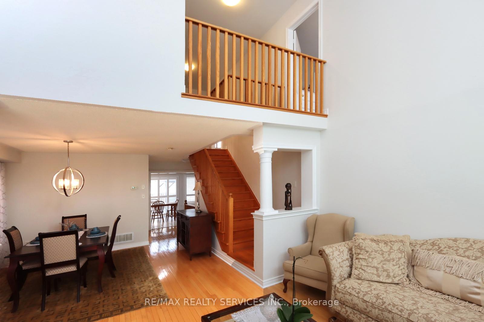 Photo 5 of 28 Hoile Drive, Ajax, South East — HOMEH