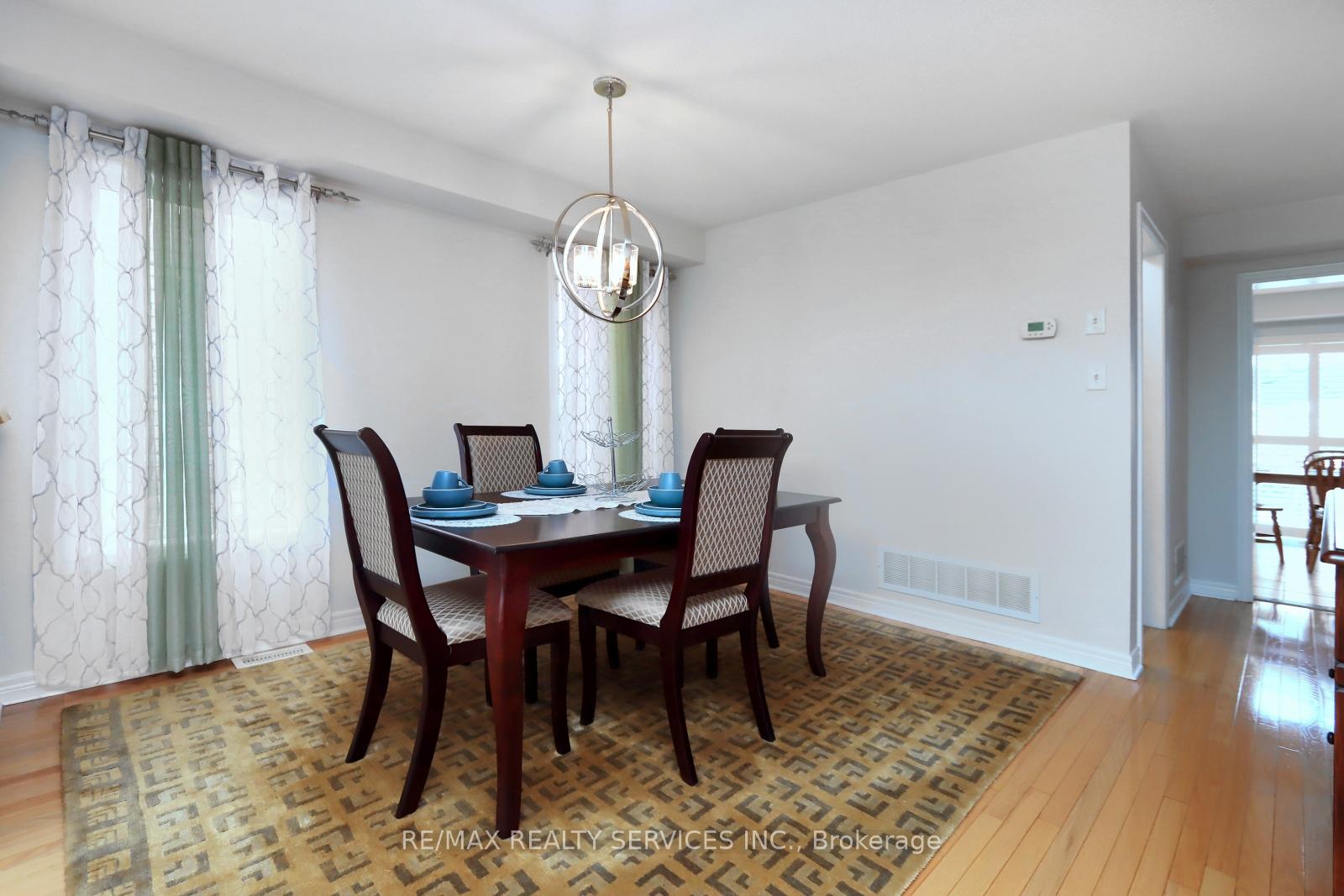 Photo 11 of 28 Hoile Drive, Ajax, South East — HOMEH