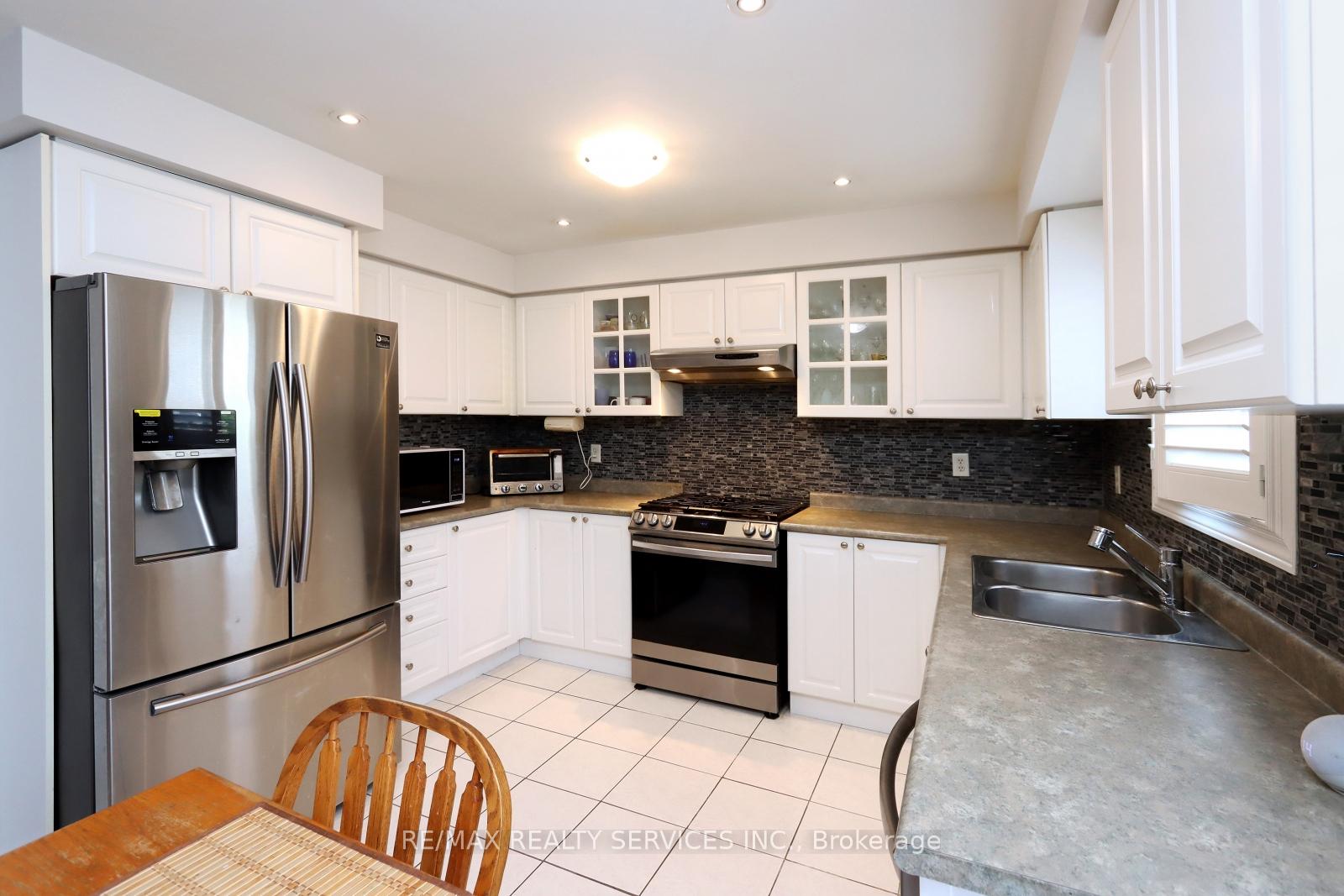 Photo 15 of 28 Hoile Drive, Ajax, South East — HOMEH