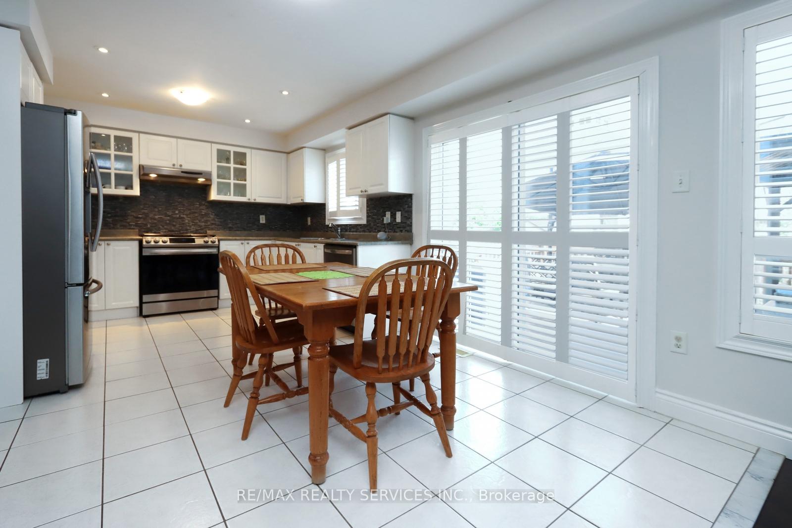 Photo 16 of 28 Hoile Drive, Ajax, South East — HOMEH