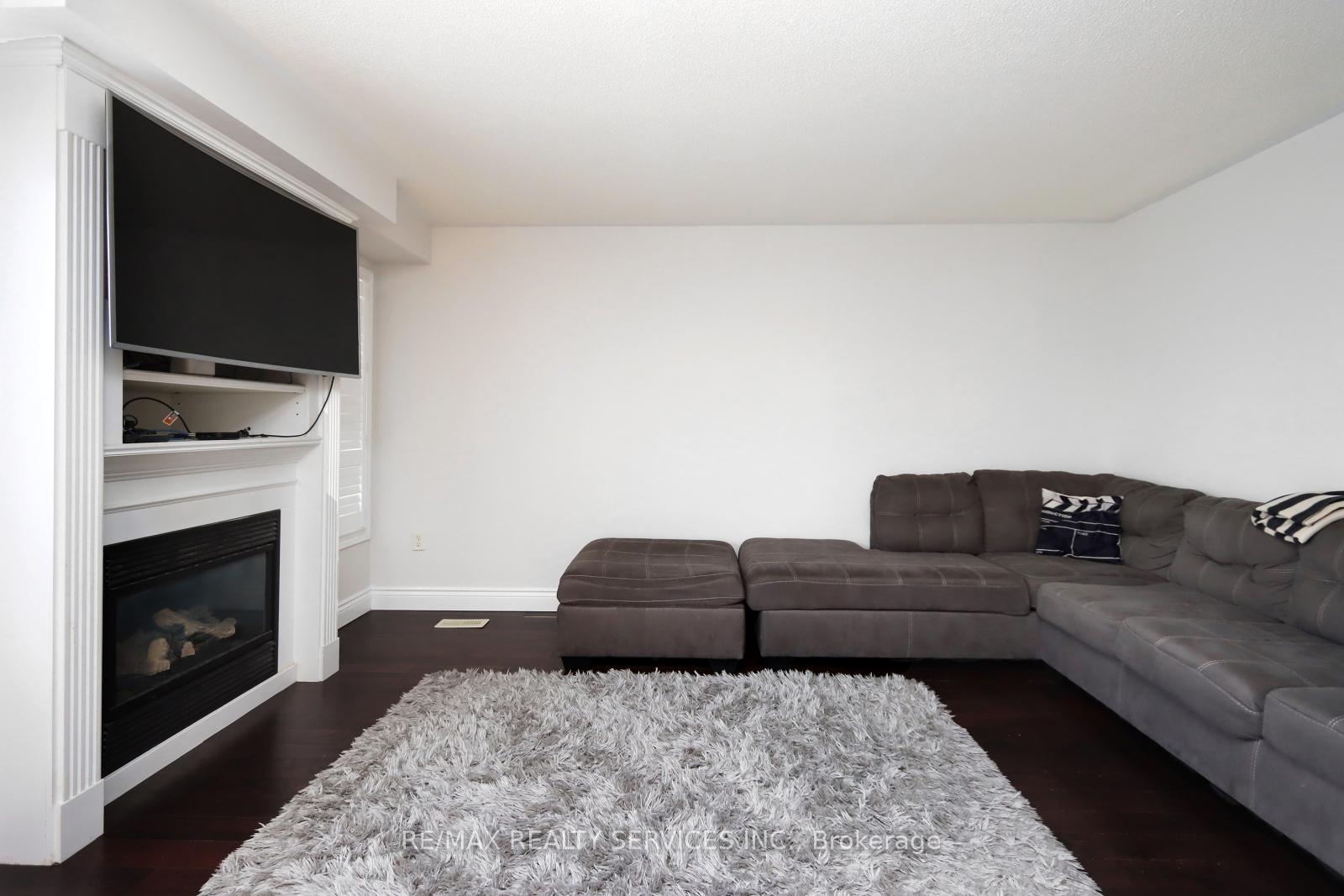 Photo 19 of 28 Hoile Drive, Ajax, South East — HOMEH