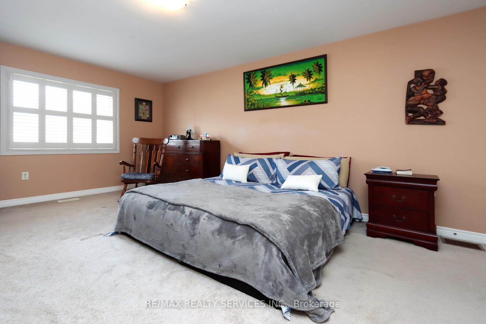 Photo 18 of 28 Hoile Drive, Ajax, South East — HOMEH