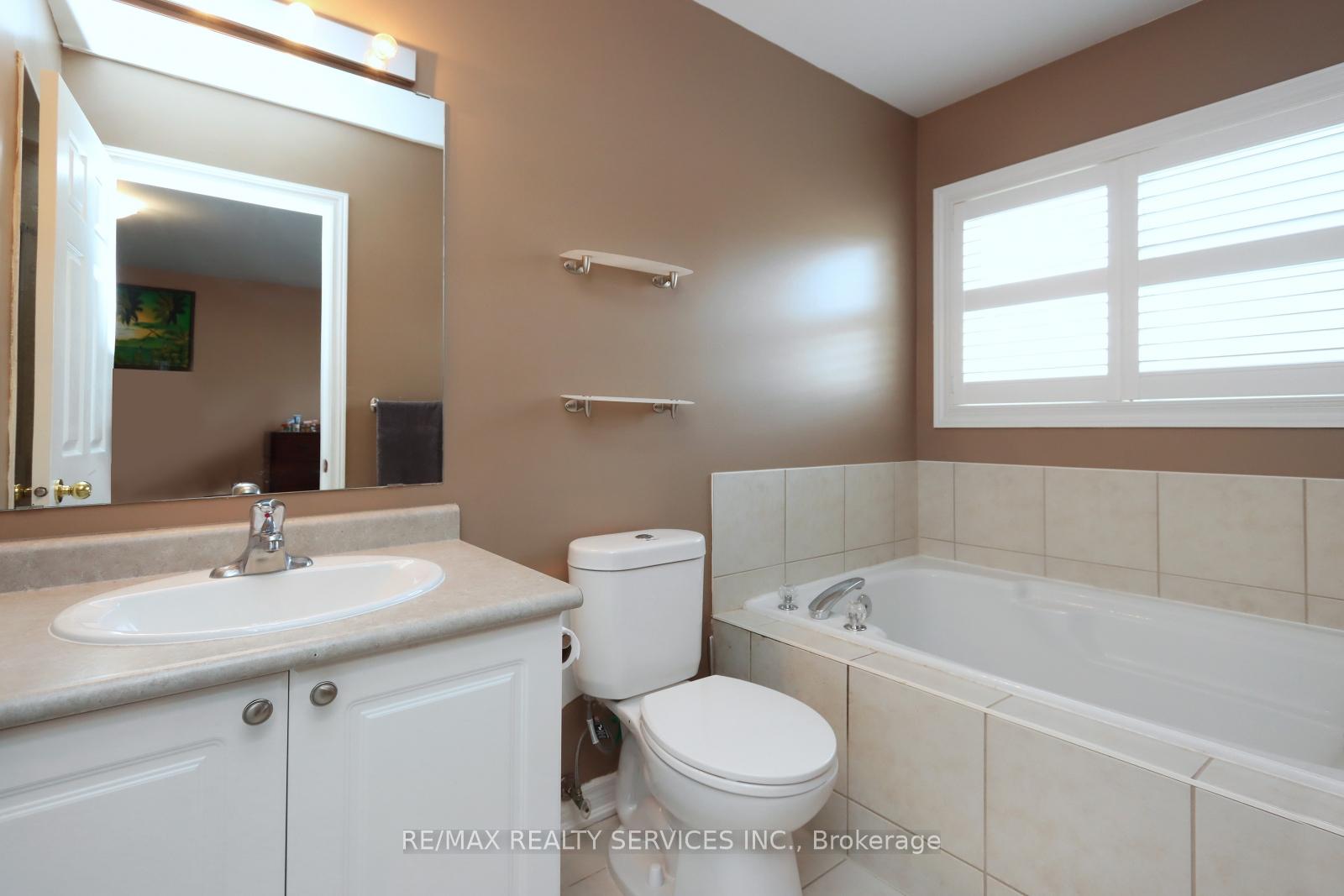 Photo 22 of 28 Hoile Drive, Ajax, South East — HOMEH