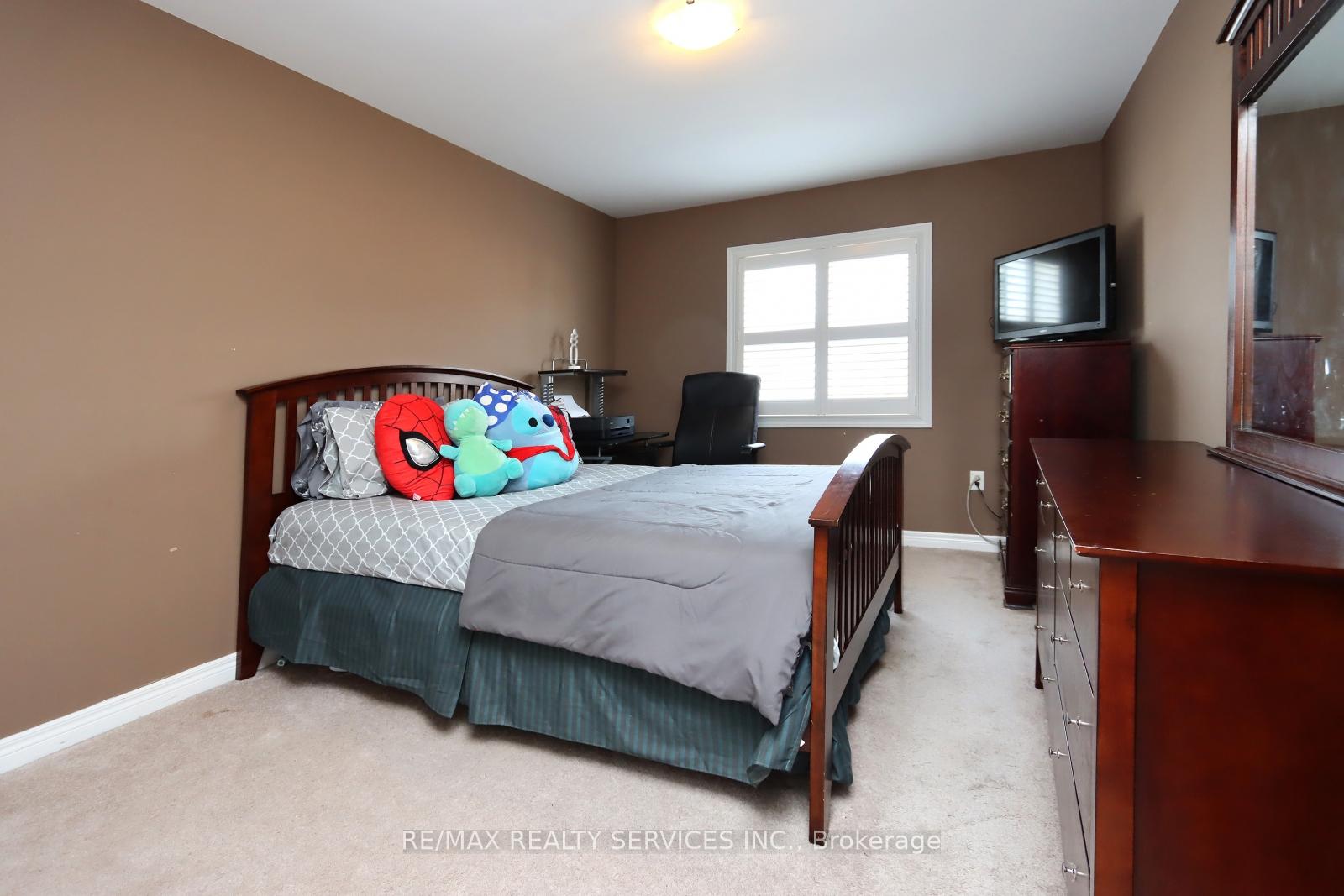Photo 21 of 28 Hoile Drive, Ajax, South East — HOMEH