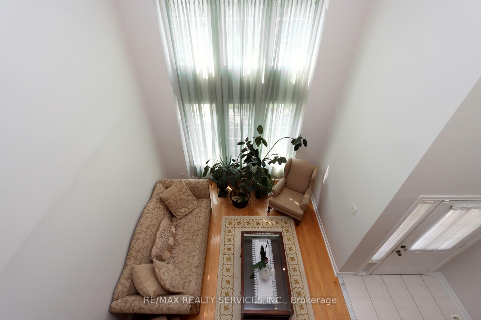Photo 30 of 28 Hoile Drive, Ajax, South East — HOMEH