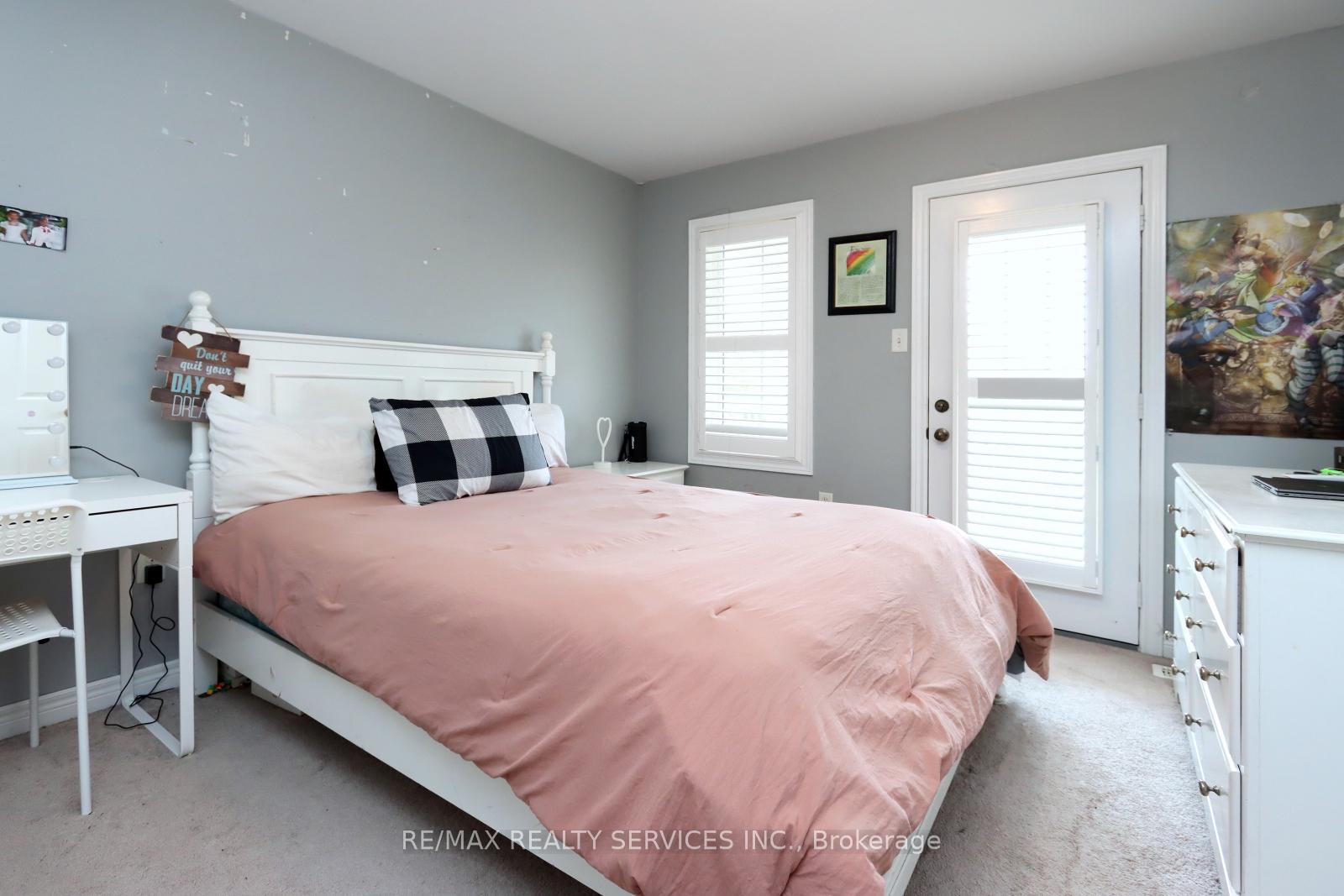 Photo 24 of 28 Hoile Drive, Ajax, South East — HOMEH