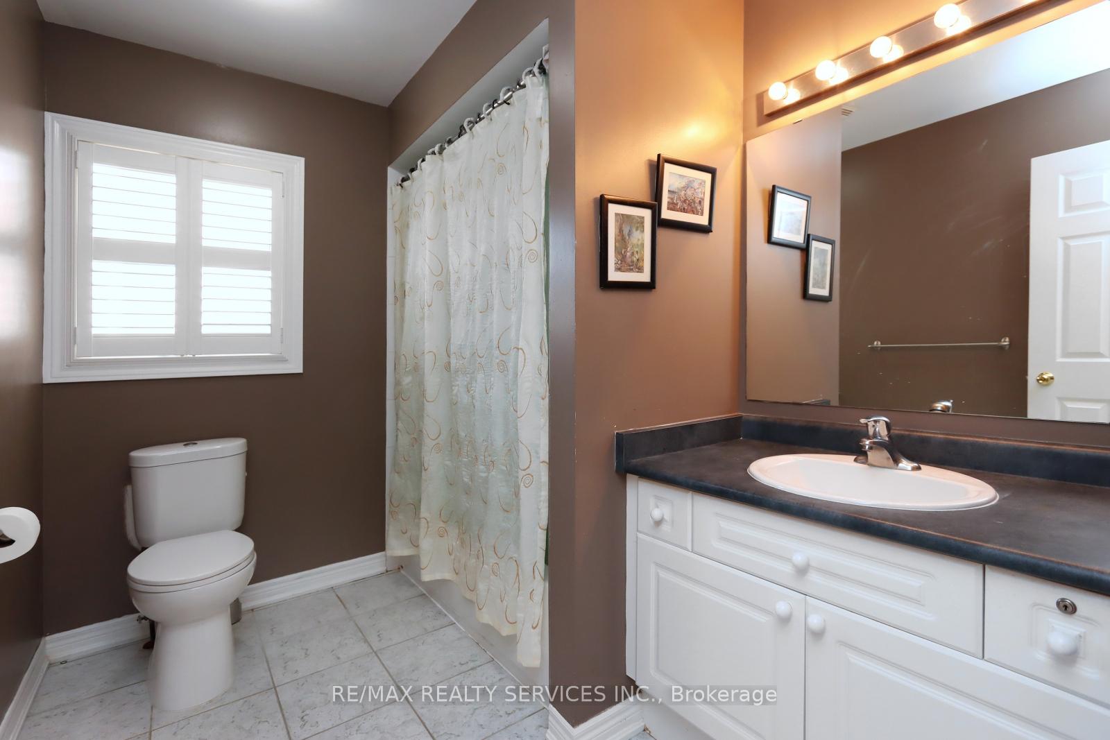 Photo 27 of 28 Hoile Drive, Ajax, South East — HOMEH