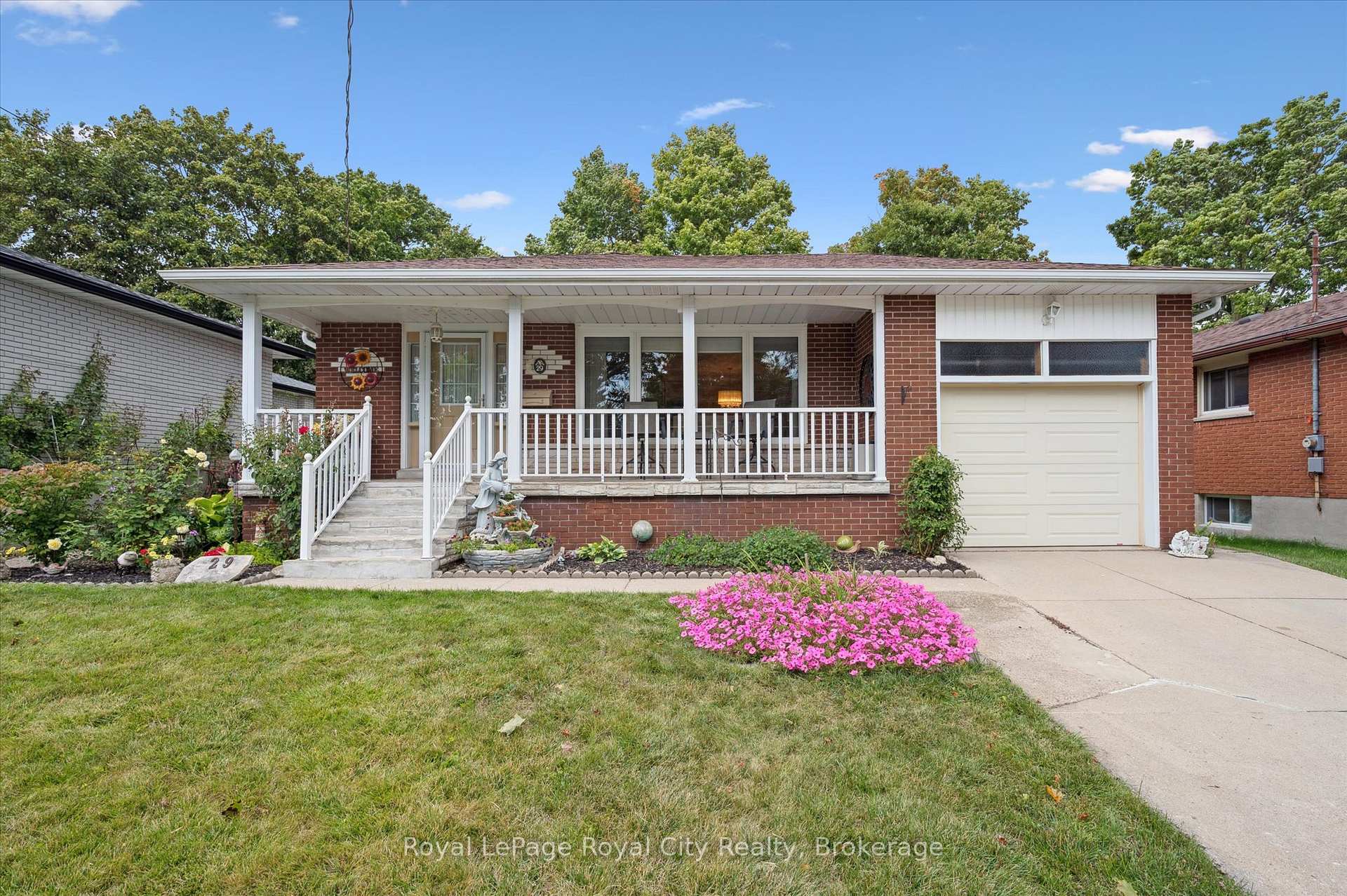 Photo 2 of 29 Algoma Drive, Guelph, Victoria North — HOMEH
