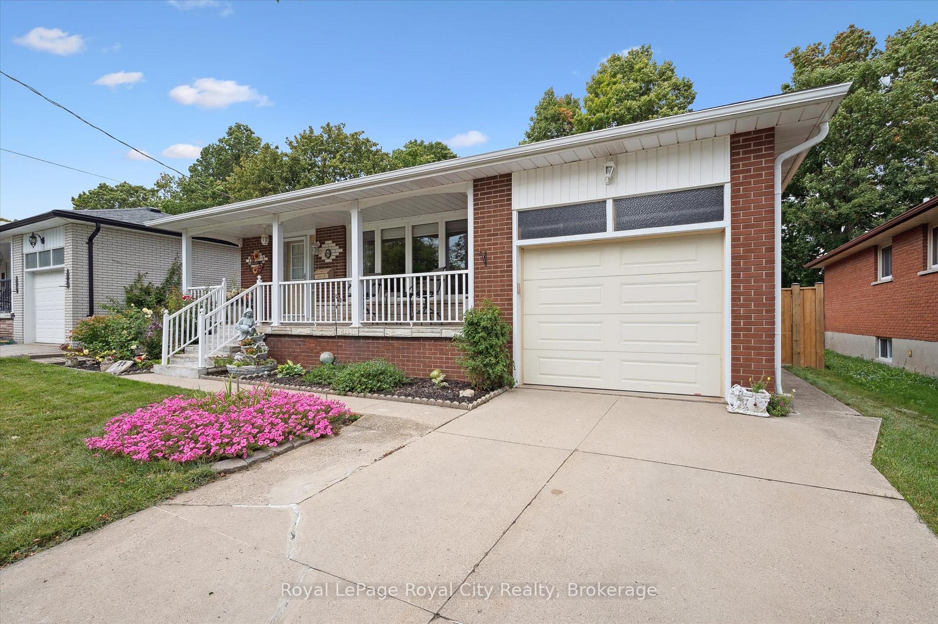 Photo 3 of 29 Algoma Drive, Guelph, Victoria North — HOMEH