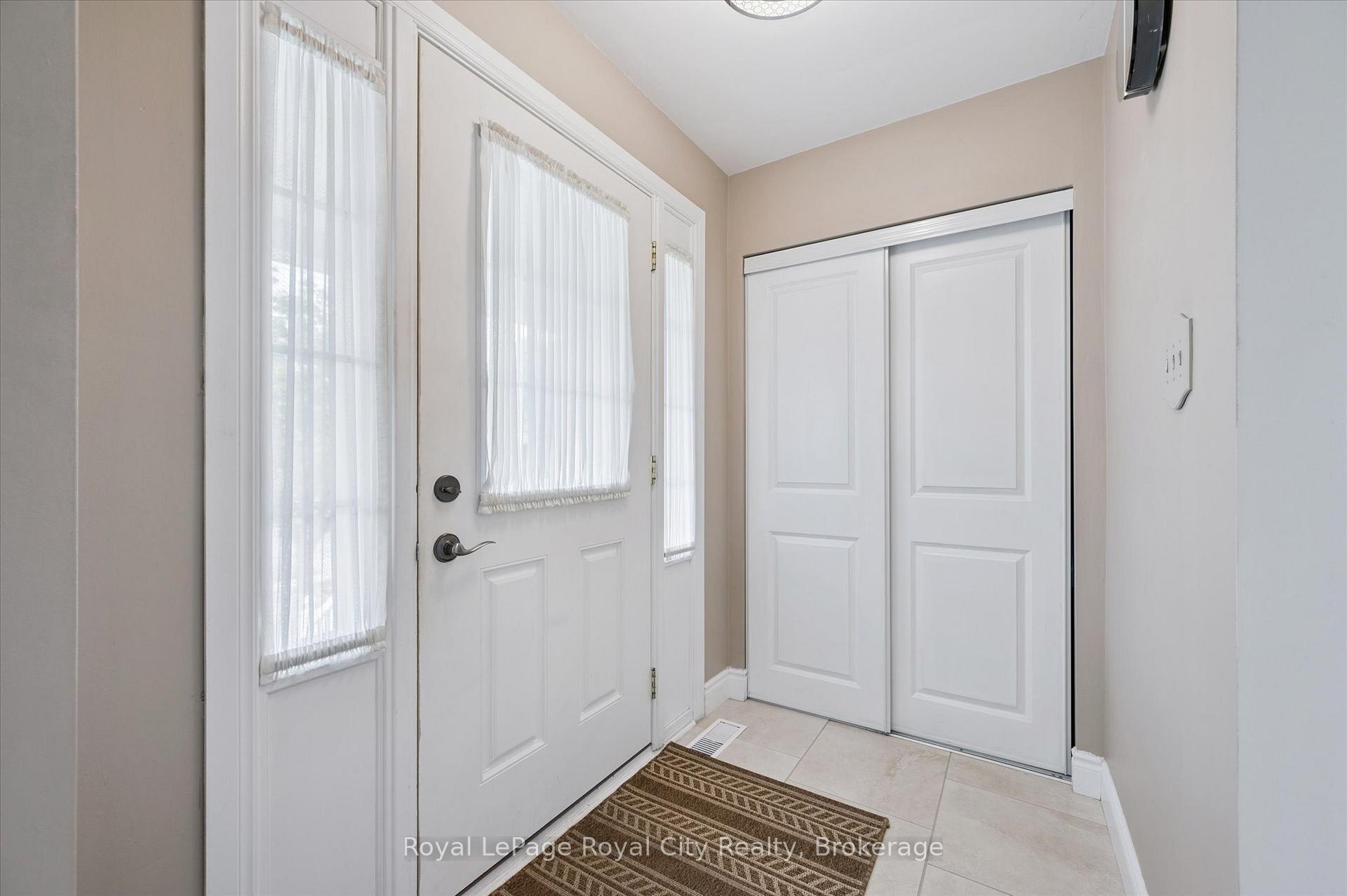 Photo 5 of 29 Algoma Drive, Guelph, Victoria North — HOMEH