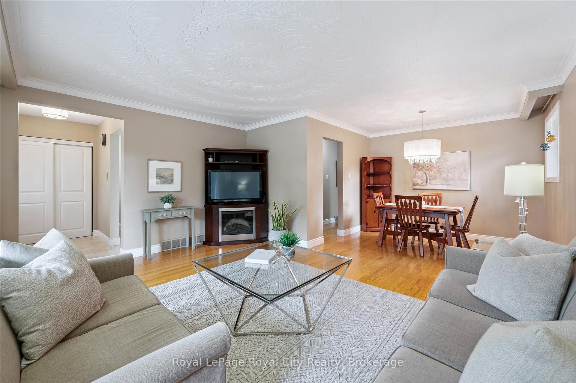 Photo 8 of 29 Algoma Drive, Guelph, Victoria North — HOMEH