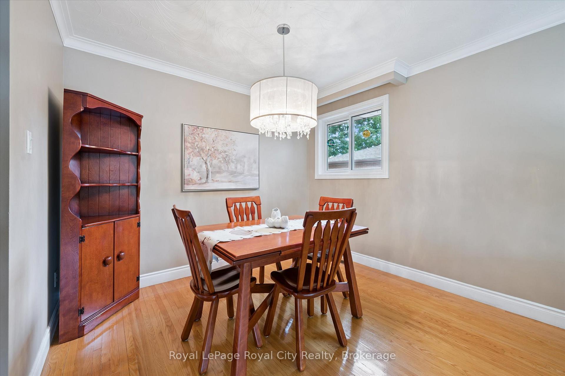 Photo 10 of 29 Algoma Drive, Guelph, Victoria North — HOMEH