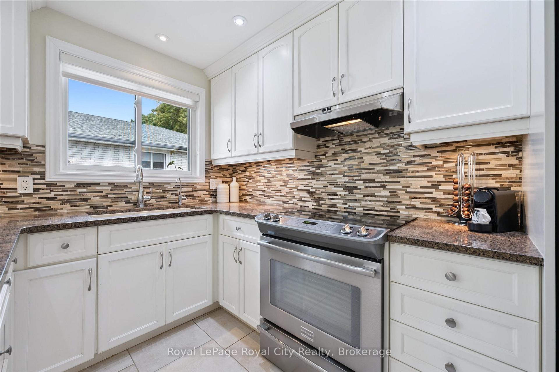Photo 13 of 29 Algoma Drive, Guelph, Victoria North — HOMEH