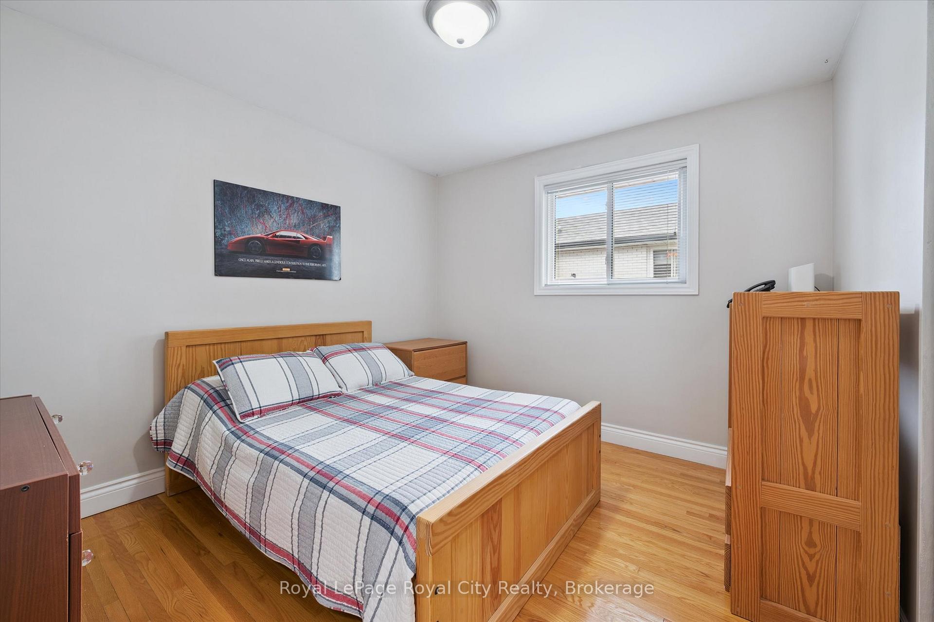 Photo 18 of 29 Algoma Drive, Guelph, Victoria North — HOMEH