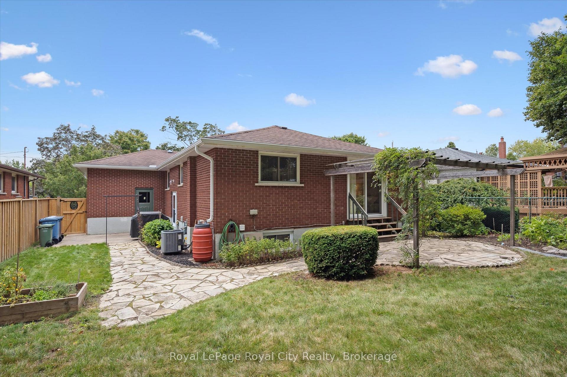 Photo 33 of 29 Algoma Drive, Guelph, Victoria North — HOMEH