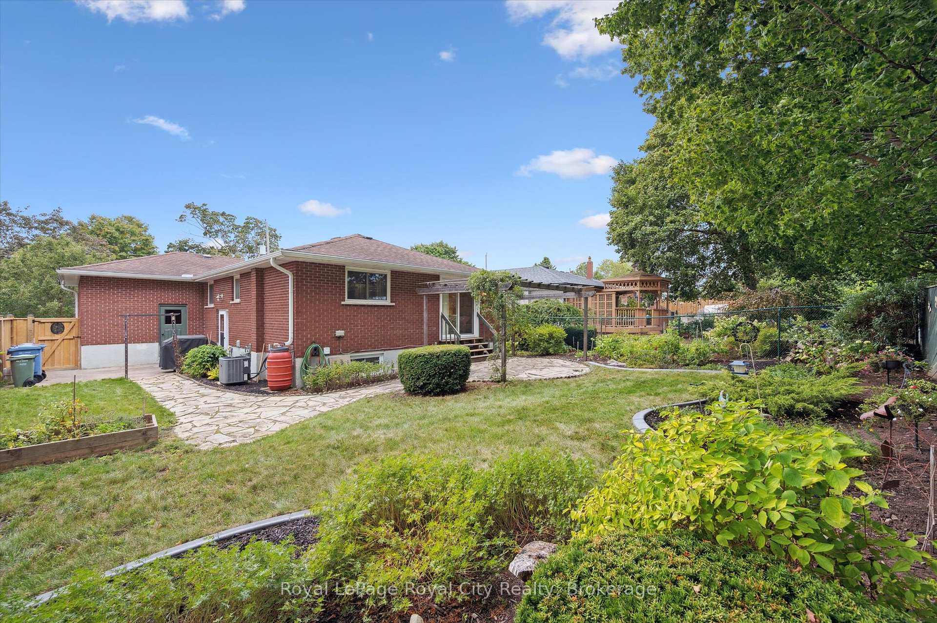 Photo 34 of 29 Algoma Drive, Guelph, Victoria North — HOMEH
