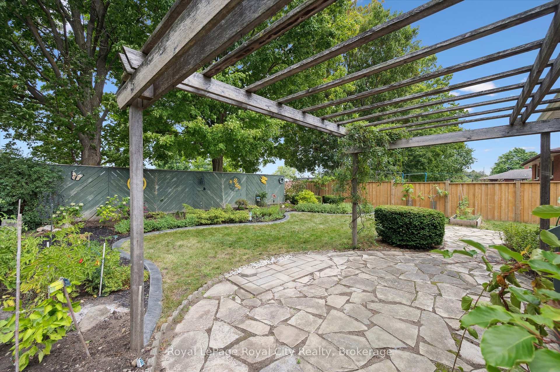 Photo 36 of 29 Algoma Drive, Guelph, Victoria North — HOMEH