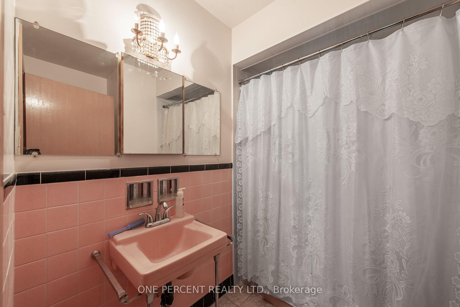 Photo 17 of 94 William Street, Guelph, St. George's — HOMEH