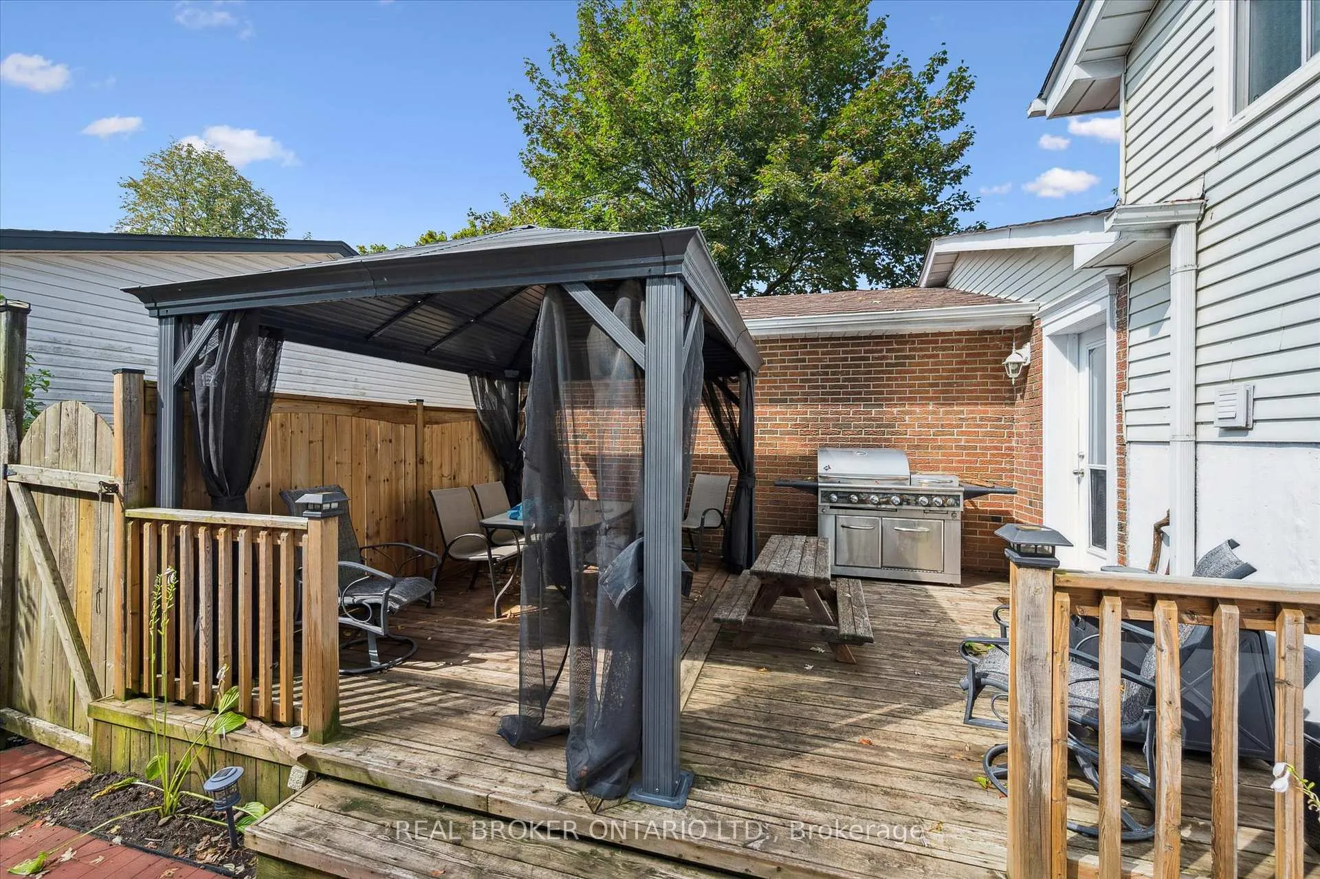Photo 33 of 10 Northwood Crescent, Guelph, Willow West/Sugarbush/West Acres — HOMEH