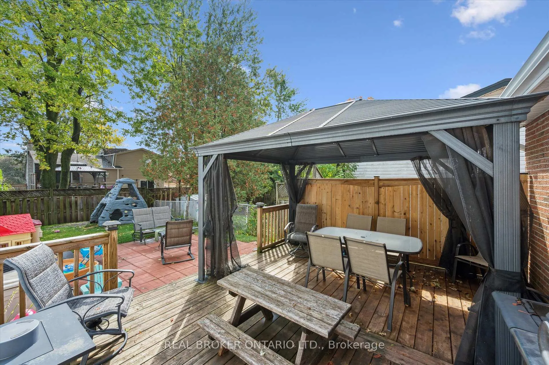Photo 34 of 10 Northwood Crescent, Guelph, Willow West/Sugarbush/West Acres — HOMEH