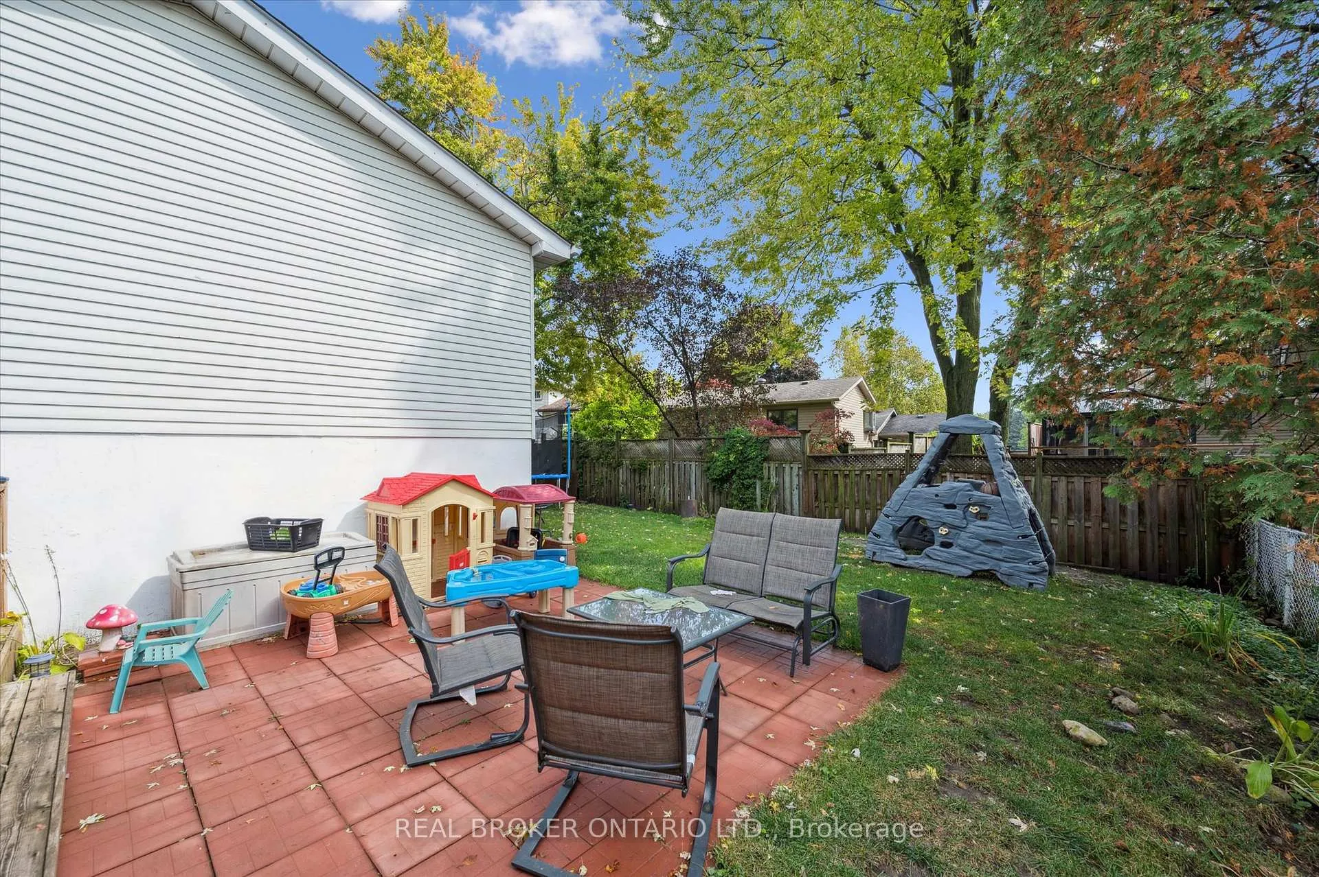 Photo 35 of 10 Northwood Crescent, Guelph, Willow West/Sugarbush/West Acres — HOMEH