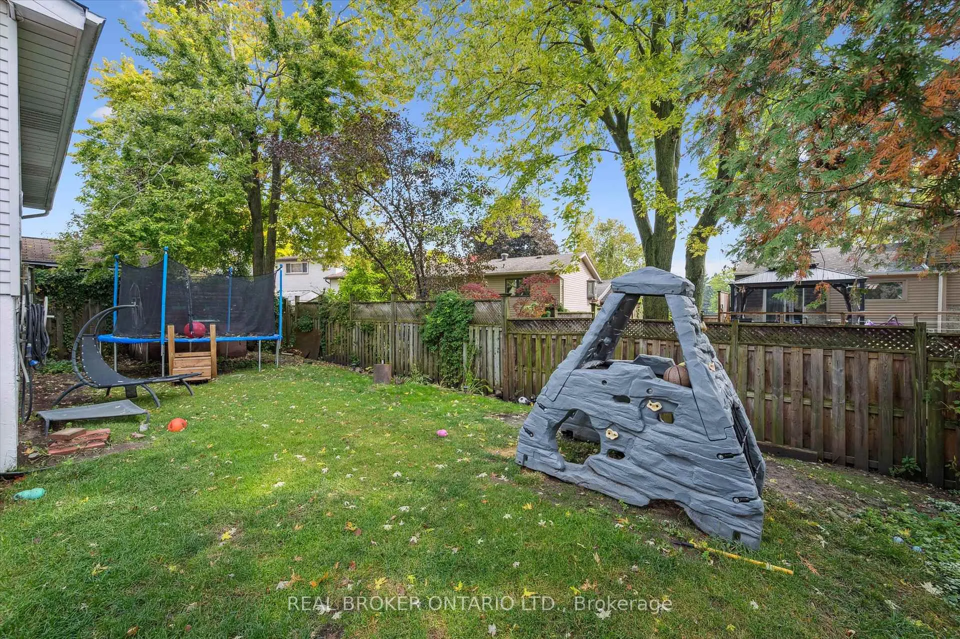 Photo 36 of 10 Northwood Crescent, Guelph, Willow West/Sugarbush/West Acres — HOMEH
