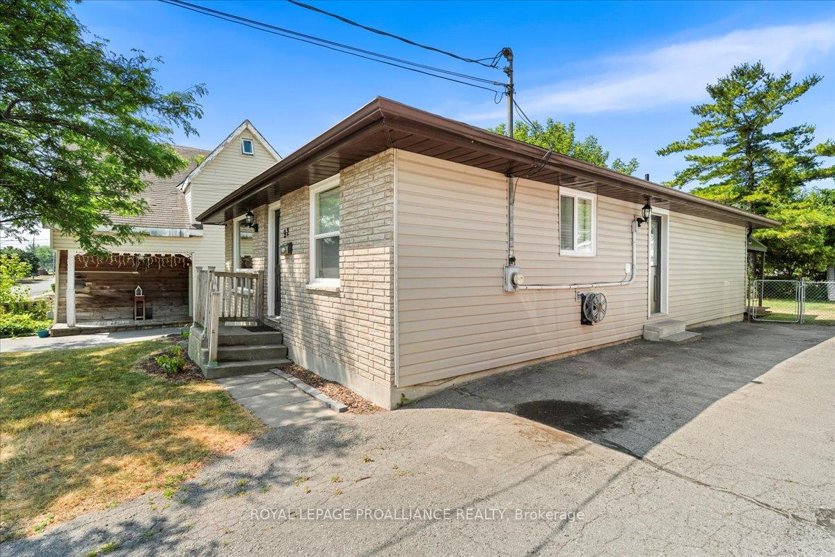 Photo 4 of 92 George Street S, Belleville, Belleville Ward — HOMEH