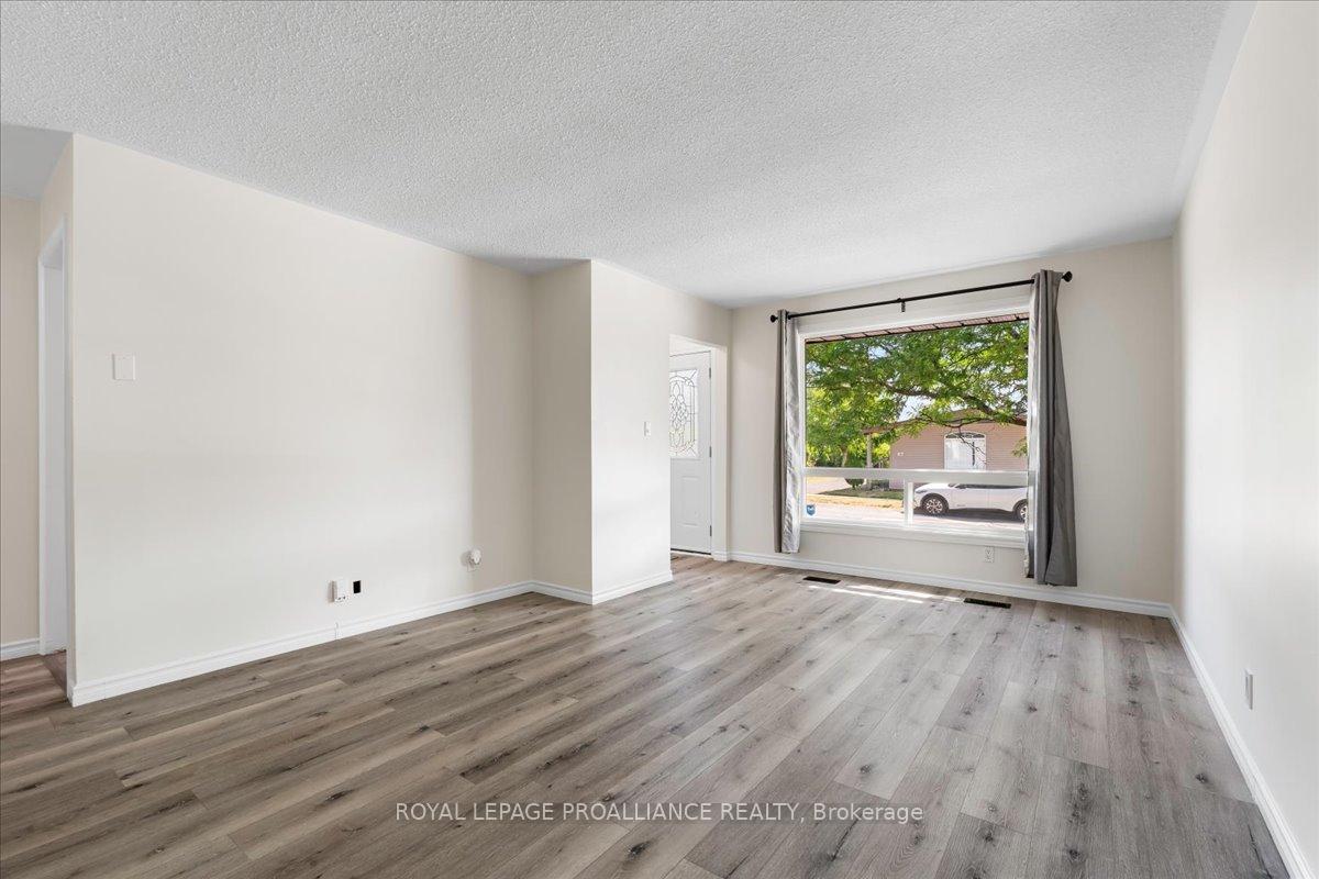Photo 6 of 92 George Street S, Belleville, Belleville Ward — HOMEH
