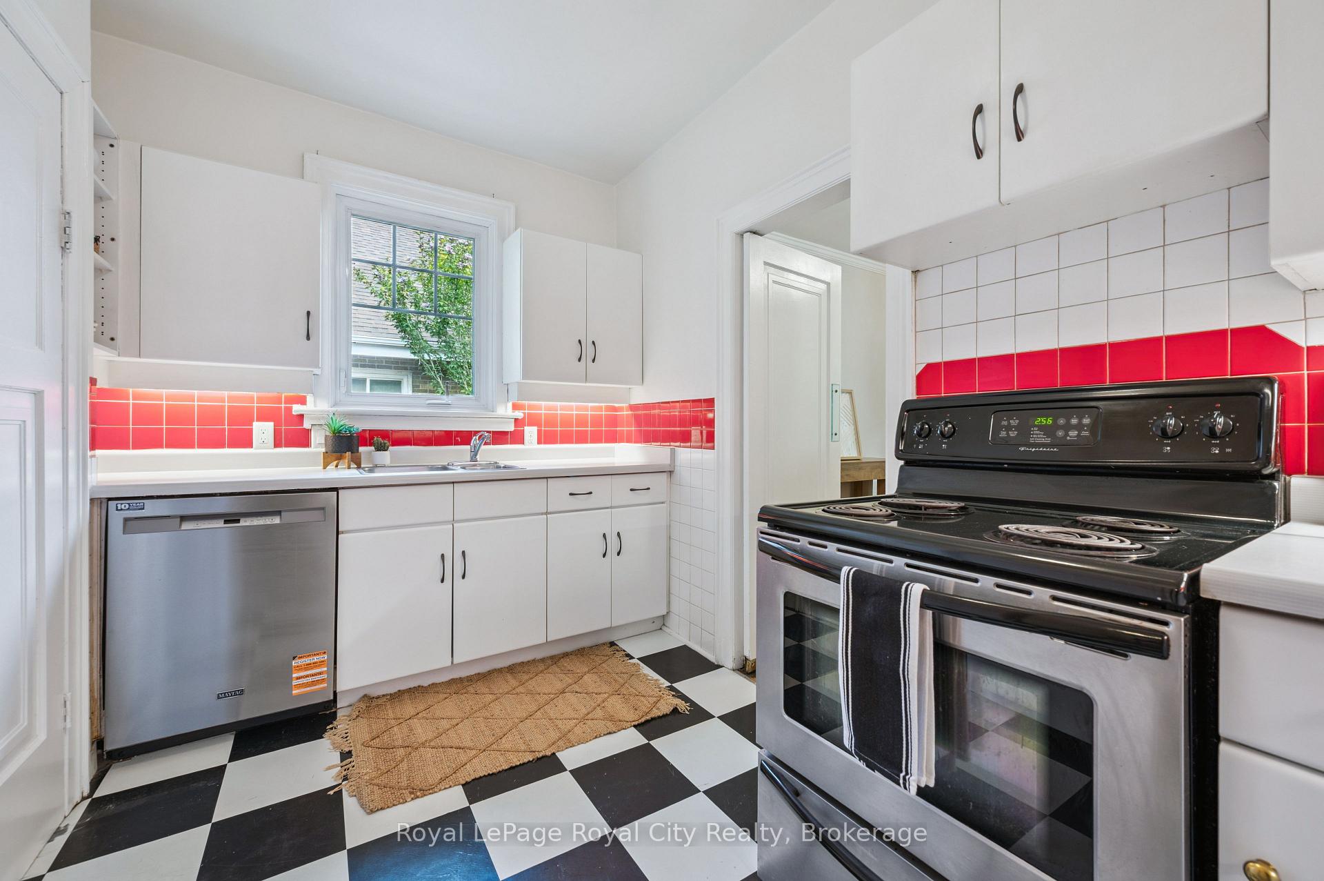 Photo 11 of 21 James Street W, Guelph, Dovercliffe Park/Old University — HOMEH