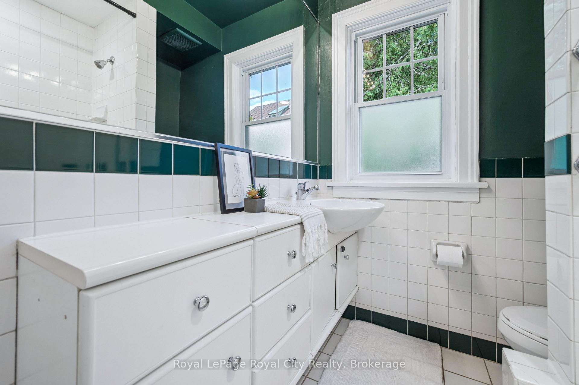 Photo 18 of 21 James Street W, Guelph, Dovercliffe Park/Old University — HOMEH