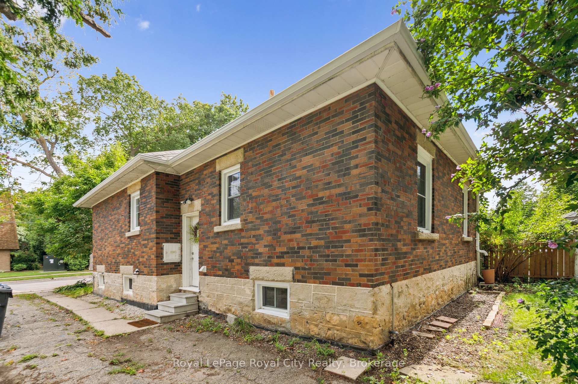 Photo 36 of 21 James Street W, Guelph, Dovercliffe Park/Old University — HOMEH