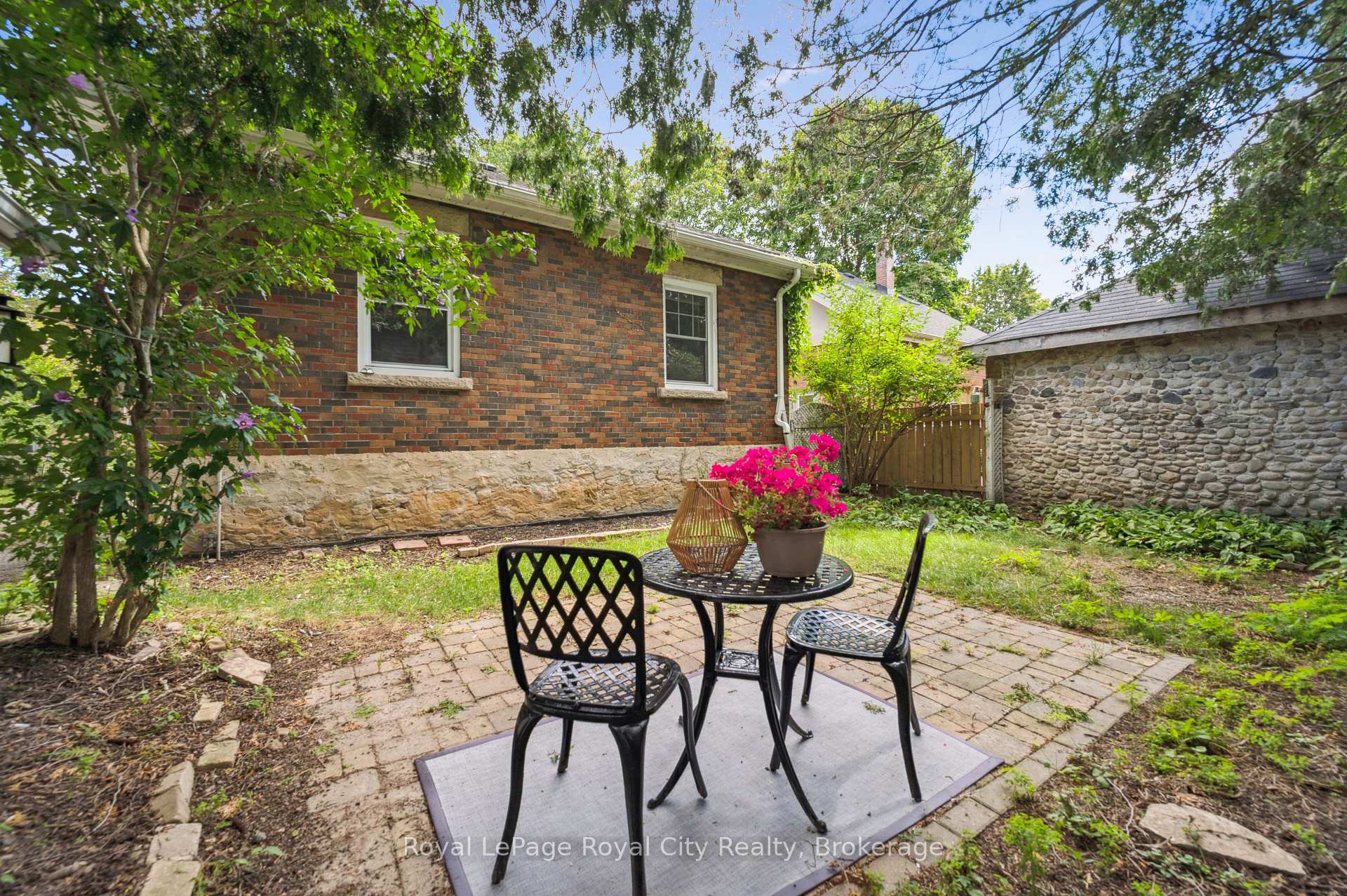 Photo 38 of 21 James Street W, Guelph, Dovercliffe Park/Old University — HOMEH