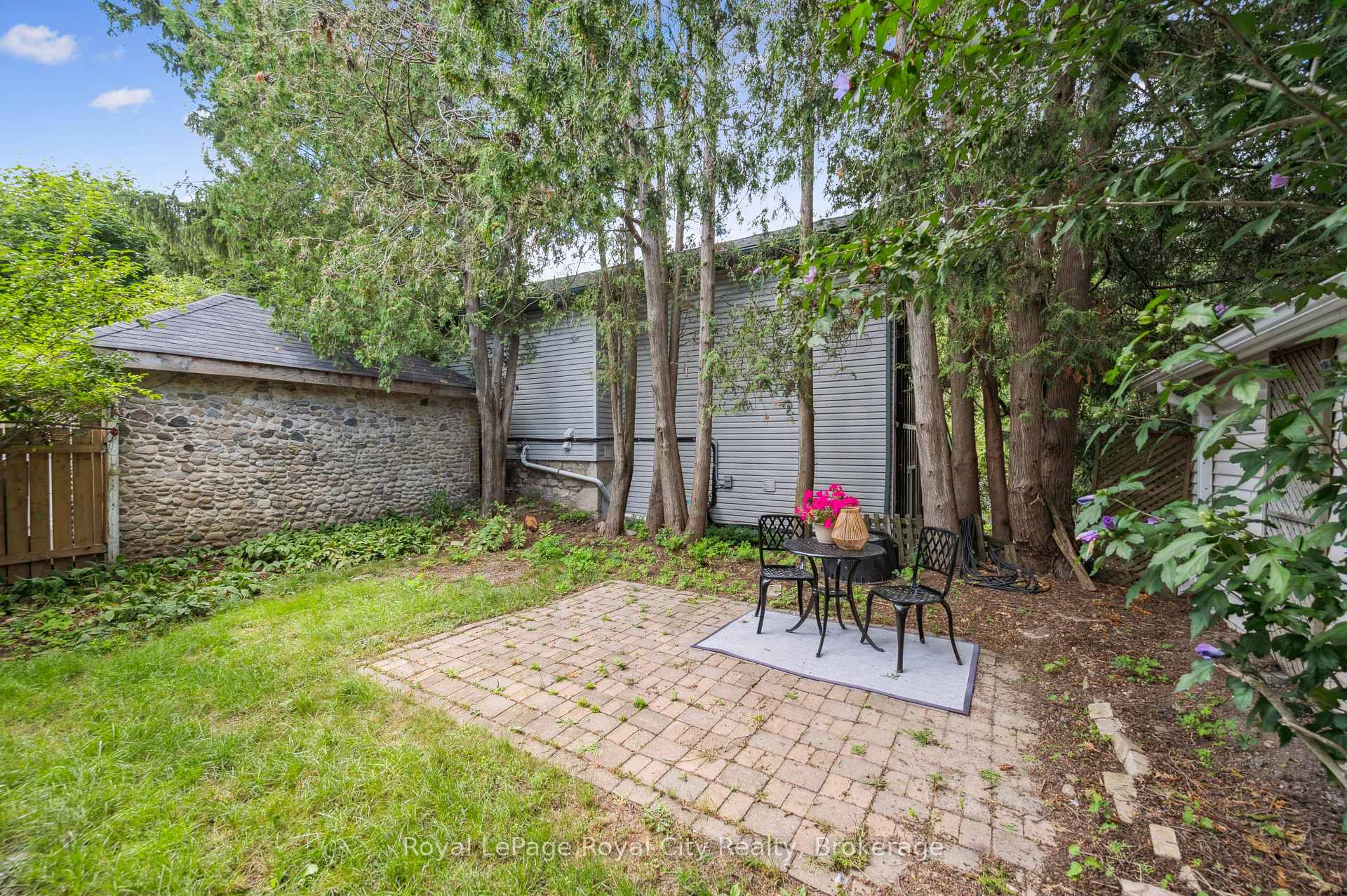 Photo 40 of 21 James Street W, Guelph, Dovercliffe Park/Old University — HOMEH
