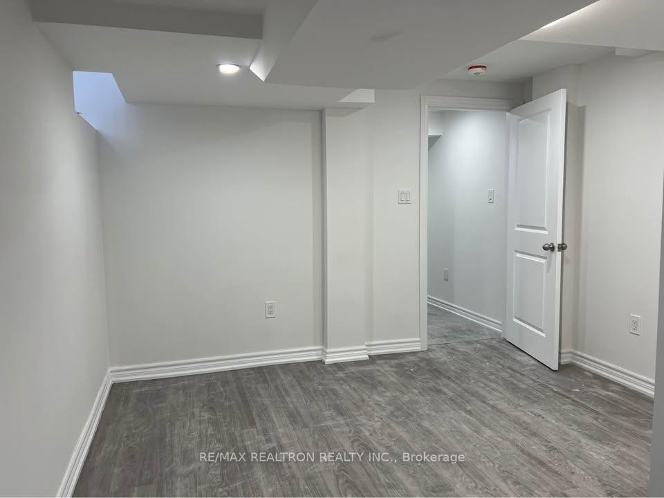 Photo 8 of Unit B, 44 Lewis Honey Drive, Aurora, Bayview Northeast — HOMEH